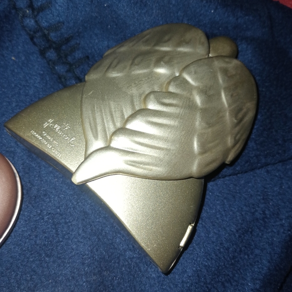 Collectable matching Hallmark with hidden compartment. - Picture 2 of 8